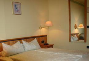 Steinburger Hof Hotel Hunderdorf Servis gambar